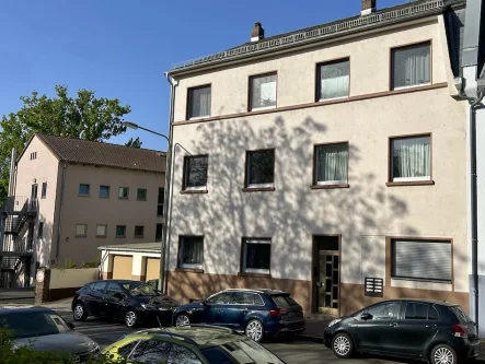 Titelbild - Haus kaufen in Frankfurt - METZ IMMOBILIEN - Gelegenheit in Praunheim!
