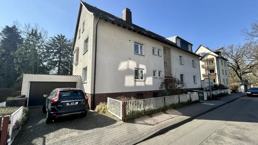 Vorderansicht - Wohnung mieten in Frankfurt - METZ IMMOBILIEN - Gelegenheit am Brentanopark!