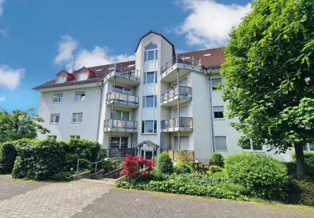 Außenansicht - Wohnung kaufen in Mainz Kastel - EINZIEHEN UND WOHLFÜHLEN: Sehr gepflegte ETW in ruhiger Feldrandlage! Sonnenbalkon und Stellplatz!