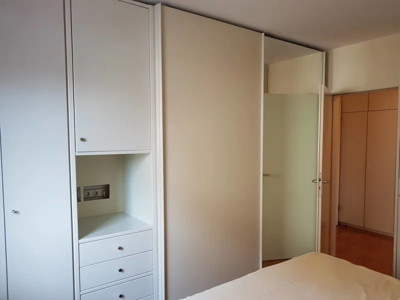 Schlafzimmer mit Einbauschrank