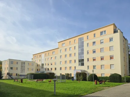 Große Grünflächen - Wohnung kaufen in Wiesbaden - Wiesbaden: Waldnähe; gepflegte Umgebung! Freigestellte, großzügige 3 Zimmer; ebenerdiger TG-Stp.!