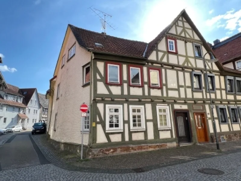 Hausansicht - Haus kaufen in Alsfeld - DIE KAPITALANLAGE MIT ALTSTADTFLAIR! KEINE KÄUFERPROVISION!