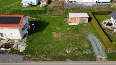 Blick auf das Grundstück - Grundstück kaufen in Schwalmtal - IHR BAUGRUNDSTÜCK MIT GARAGE! KEINE KÄUFERPROVISION!