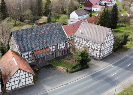 Luftansicht - Haus kaufen in Kirtorf - URSPRÜNGLICH GUT! KEINE KÄUFERPROVISION!