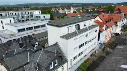 Vorderansicht - Haus kaufen in Kirchhain - SOLIDES INVEST IN INNENSTADTLAGE! KEINE KÄUFERPROVISION!