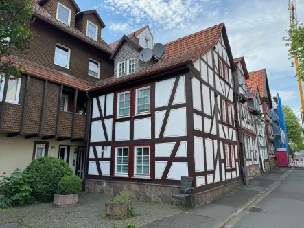 Außenansicht - Wohnung kaufen in Alsfeld - DER FACHWERK-ANLAGE-DOPPELPACK! KEINE KÄUFERPROVISION!