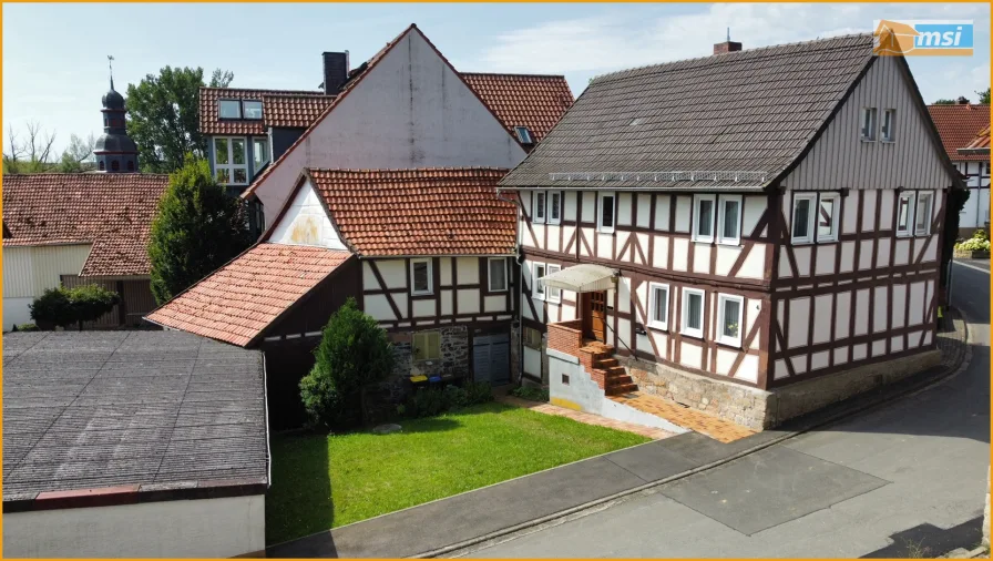 Vorderansicht - Haus kaufen in Alsfeld - KURZE WEGE NUTZEN! KEINE KÄUFERPROVISION!