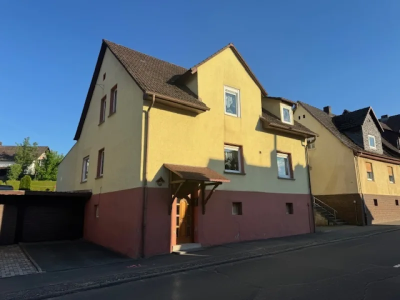 Außenansicht - Haus kaufen in Neustadt - ZENTRALE LAGE MIT GARTEN! KEINE KÄUFERPROVISION!