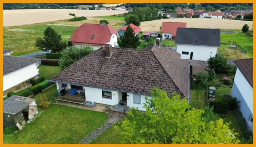 Vorderansicht - Haus kaufen in Jesberg / Densberg - IHR EIGENHEIM IN IDYLLISCHE LAGE!KEINE KÄUFERPROVISION!