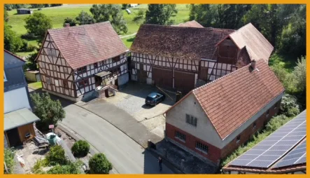 Außenansicht - Haus kaufen in Homberg (Ohm) / Erbenhausen - IHR EIGENER HOF MIT VIEL PLATZ! KEINE KÄUFERPROVISION!