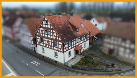 Außenansicht - Haus kaufen in Amöneburg / Rüdigheim - GERÄUMIGKEIT UND KURZE WEGE!KEINE KÄUFERPROVISION!