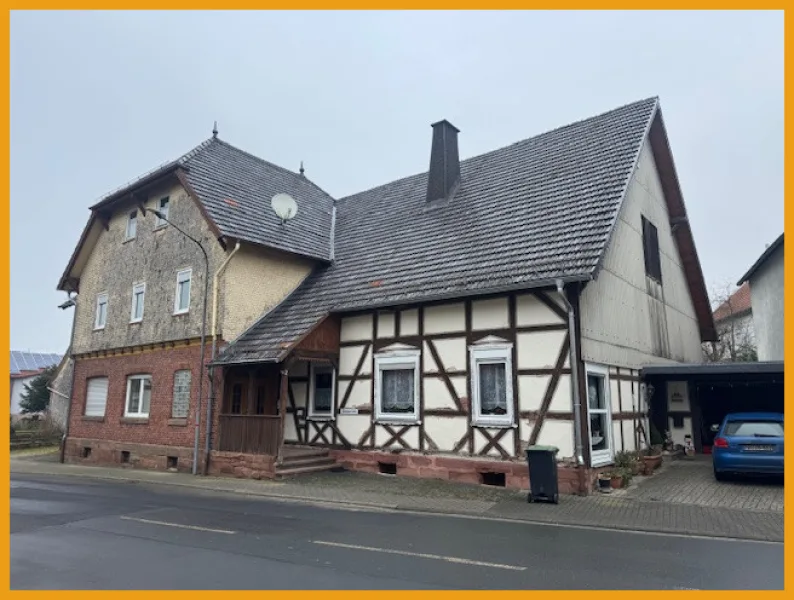 Straßenansicht - Haus kaufen in Neustadt (Hessen) / Speckswinkel - DAS PLATZWUNDER IM ORTSKERN!KEINE KÄUFERPROVISION