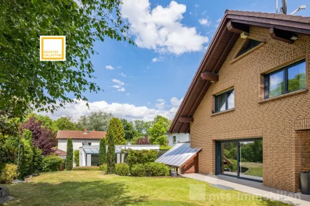 Hausansicht - Haus kaufen in Liederbach - Häuserensemble in Liederbach am Taunus in ruhiger Anliegerstrasse