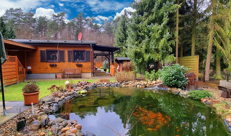 Wohnen mit Urlaubsfeeling - Haus kaufen in Wesendorf - Traumhaft leben im Holzhaus mit Garage, Carport & Pool auf 815 m² reizvollem Eigentumsgrundstück