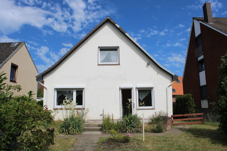 Hausansicht - Haus kaufen in Bremen - Einfamilienhaus für die große Familie mit XXL-Garten