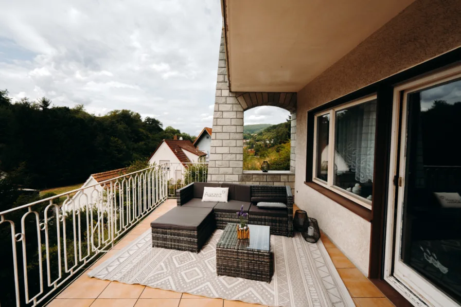 EG - Die Terrasse bietet Ihnen viel Platz um die Zeit mit Freunden oder der Familie zu verbringen