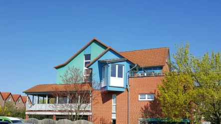 Titelbild Haus Wohnung - Wohnung kaufen in Wedemark - Außergewöhnliche 3-Zi. Maisonette-Wohnung in idyllischer Lage in Wedemark