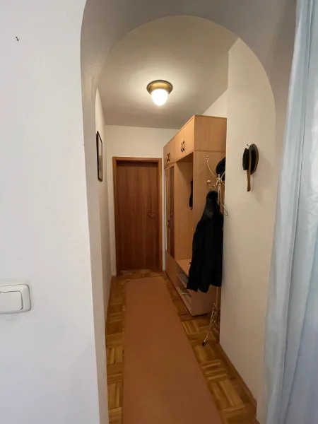 Wohnung OG - Garderobe und Zugang Gäste-WC