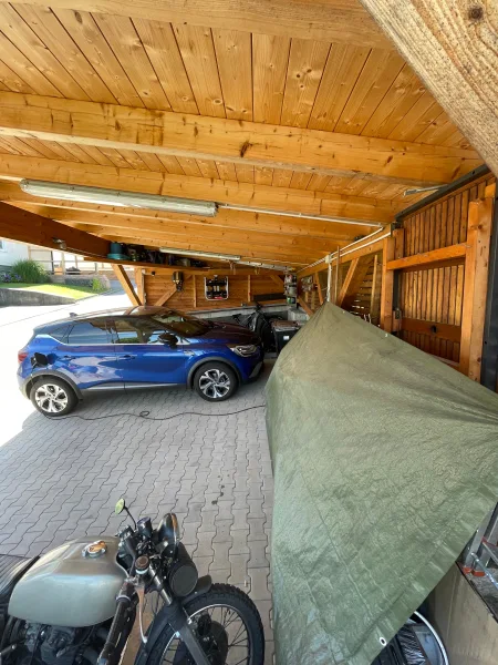 großer Carport