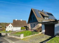 Auf dem Dach - Solarthermie  mit Stromeinspeisung und für Warmwasser