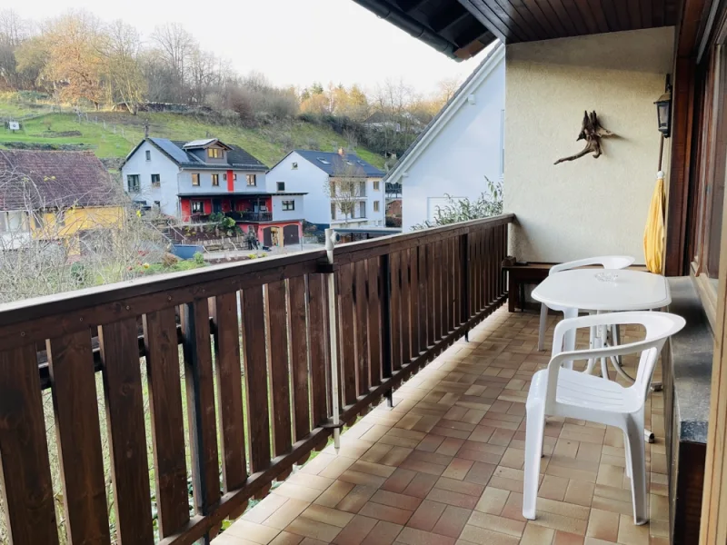 ... der Balkon lädt Sie zum entspannen ein, genießen Sie den Ausblick bei einer Tasse Kaffee