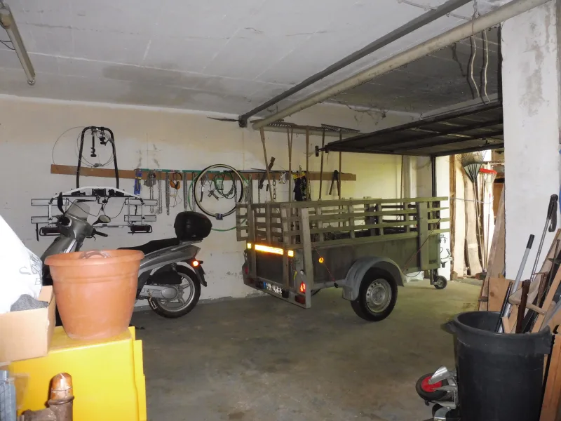 Garage mit Zugang ins Haus