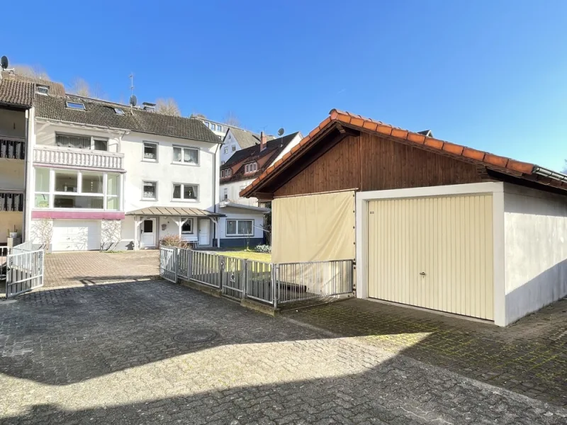 Haus- und Garagenansicht