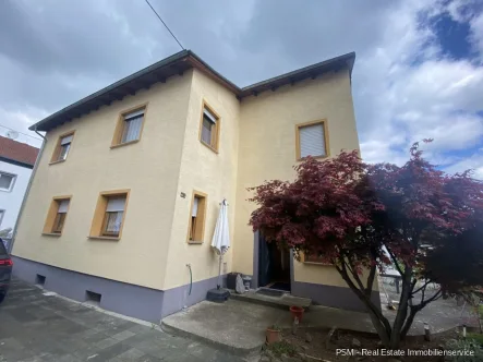 Ansicht - Haus kaufen in Flörsheim - Einfamilienhaus mit Anbauin zentraler und ruhiger Lage