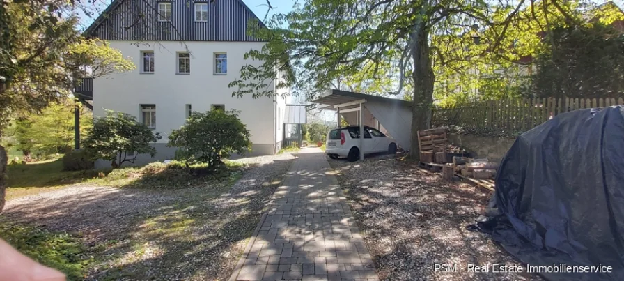 Parkplätze und Carport