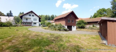 Ansicht Grundstück & Scheune - Haus kaufen in Isny im Allgäu - 3 Familienhaus mit Werkstatt, Garage, Scheune und Baugenehmigung für ein weiteres Haus auf 1530 m² !