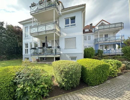 Ansicht der WEG - Wohnung kaufen in Schwalbach am Taunus - Moderne 4-Zimmer-DG-Wohnung mit Weitblick