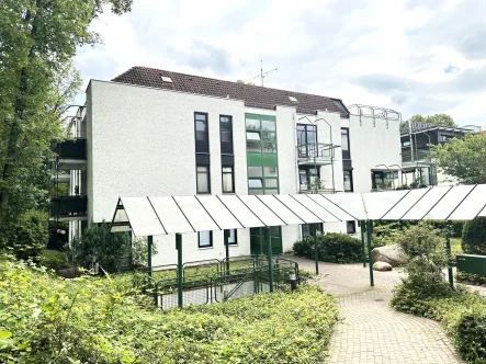 Ansicht Hauseingang  - Wohnung kaufen in Wiesbaden - Sanierte 3 Zimmerwohnung mit Terrasse mitTiefgaragen-Stellplatz in Wiesbaden Mitte!