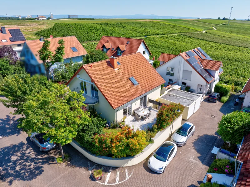 Rückansicht - Haus kaufen in Ober-Olm - Exzellenter Zustand: Ein- bis Zweifamilienhaus mit Einliegerwohnung und Aussicht