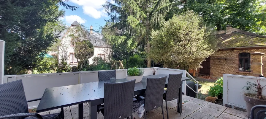 Aufgang vom Garten zur Terrasse