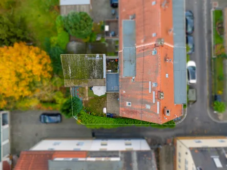 Drohnenfoto - Haus kaufen in Wiesbaden - Teilvermietetes 3-Familienhaus mit Gartenhaus und Tageslichtbädern