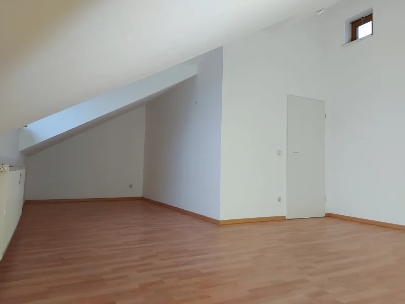 Blick zur Türe in der Maisonette