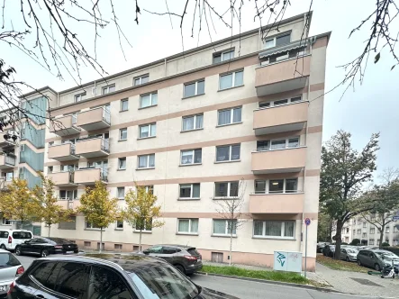 Aussenansicht - Wohnung kaufen in Frankfurt am Main - Interessante Kapitalanlage - 3-ZW mit TG-Platz, nahe zum Main