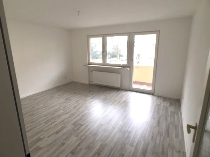 Wohnzimmer_mit_Balkon