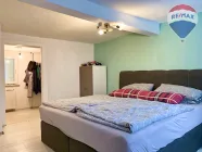 13 Schlafzimmer mit Ankleide