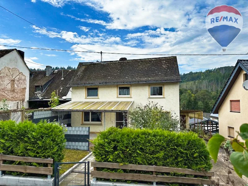 01 Außenansicht - Haus kaufen in Isselbach - Kleines Einfamilienhaus mit Garten und Garage in Isselbach