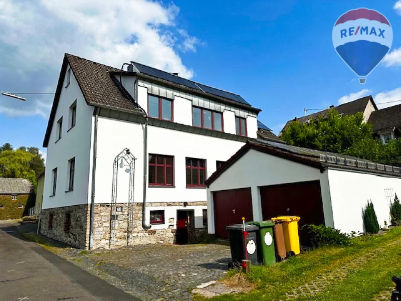 01 Außenansicht - Haus kaufen in Rückeroth - Zweifamilienhaus mit Garten und Doppelgarage in Rückeroth