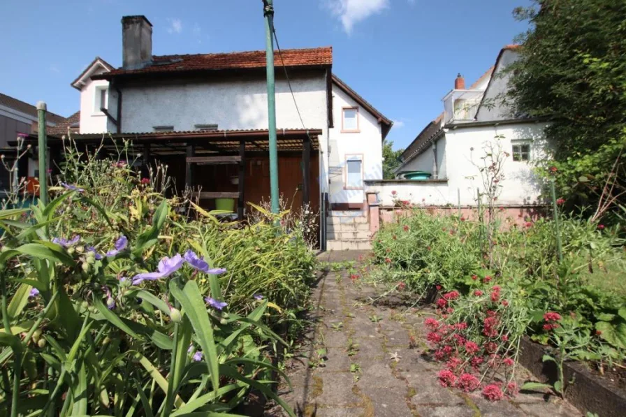 BLICK IN DEN GARTEN - Haus kaufen in Darmstadt - +++ BALD MEIN NEUES ZUHAUSE +++