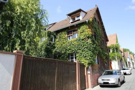 HAUSANSICHT - Wohnung mieten in Roßdorf - FACHWERK-MAISONETTE im Ortskern 