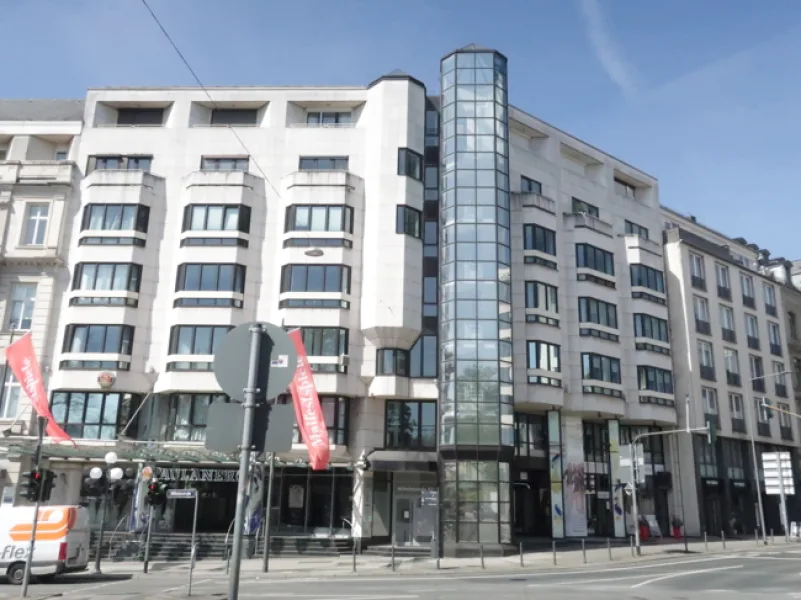 Kureck-Gebäude1 - Büro/Praxis mieten in Wiesbaden - WIESBADEN - Wilhelmstraße: 137 m² Prestige  Büro-/Praxisfläche inkl. Küche + Bad + WC + Lager + 2 TG-Pl.