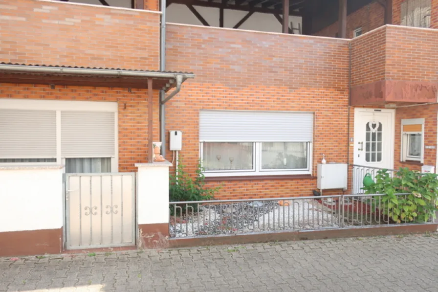 Gebäude2 / Anbau - Haus kaufen in Hahnheim - HAHNHEIM ~ für Häuslebauer und Landliebhaber5 ZKBBalkon auf 92 m² mit Carport auf 211 m² Grundstück