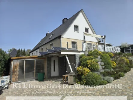 Außenansicht - Haus kaufen in Hirschberg - Weitblick nach Bayern