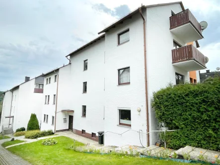 Außenansicht Mehrfamilienhaus  - Wohnung mieten in Lichtenberg - Helle Parterre-Wohnung in Lichtenberg 