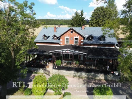 Ansicht - Haus kaufen in Gefell - (A1478) einst Bahnhofswirtschaft nun ein charmant umgebautes Wohngebäude in grüner Umgebung