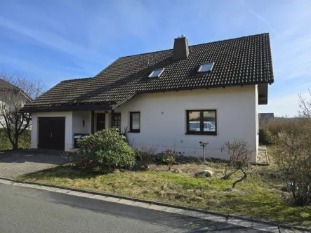 Außenansicht - Haus kaufen in Gefell - Geräumiges Einfamilienhaus in freundlicher Wohngegend 