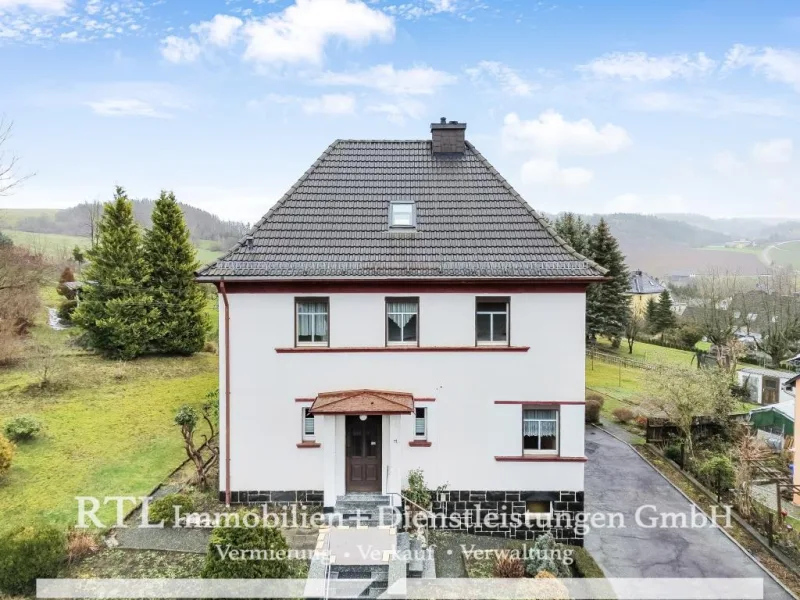 Außenansicht - Haus kaufen in Rosenthal am Rennsteig  - (A1512) Architektenhaus mit großem Grundstück 